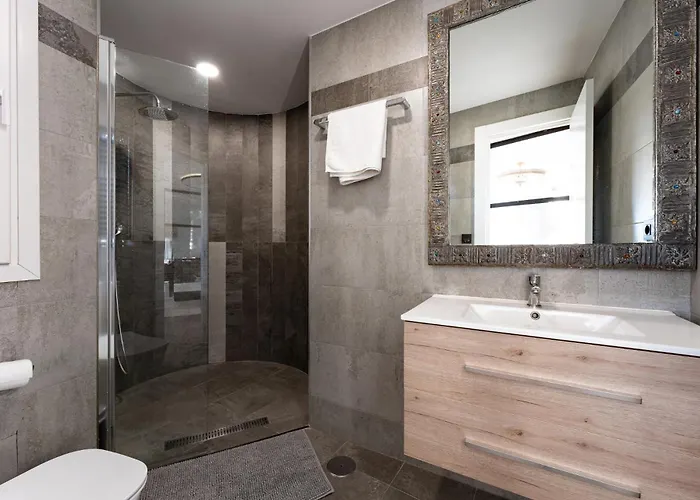 Ct 353 - Faro's Tower 2 - Walking Distance To Everything Apartamento *