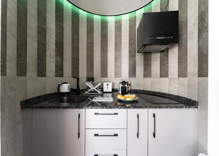 Ct 353 - Faro's Tower 2 - Walking Distance To Everything Apartamento *