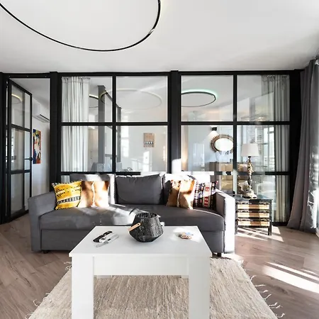 Ct 353 - Faro's Tower 2 - Walking Distance To Everything *